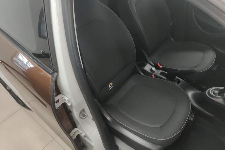 Used smart forfour 2016 1.0L 52 kW Passion Edition Right Front Seat