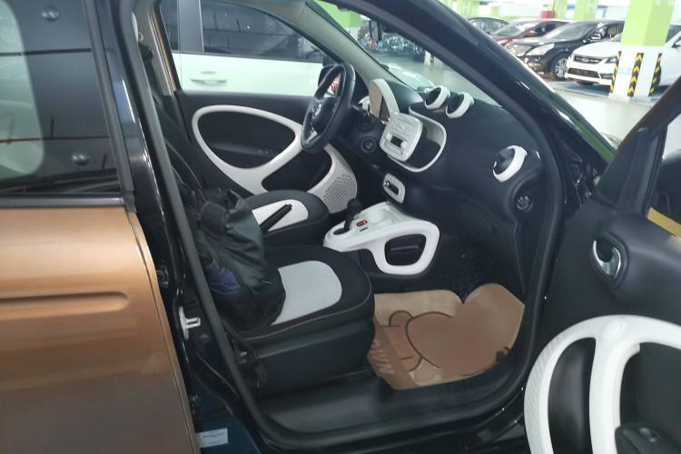 Used smart forfour 2016 1.0L 52 kW Passion Edition Right Front Seat
