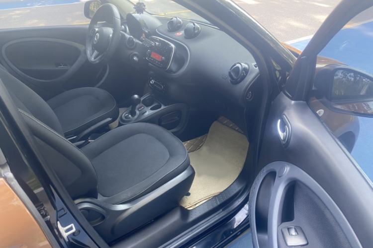 Used smart forfour 2016 1.0L 52 kW Passion Edition Right Front Seat