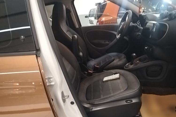 Used smart forfour 2016 0.9T 66 kW Pioneer Edition Right Front Seat