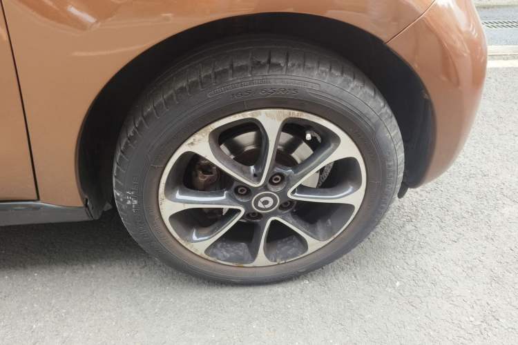 Used smart forfour 2016 1.0L 52 kW Passion Edition Right Front Wheel Hub