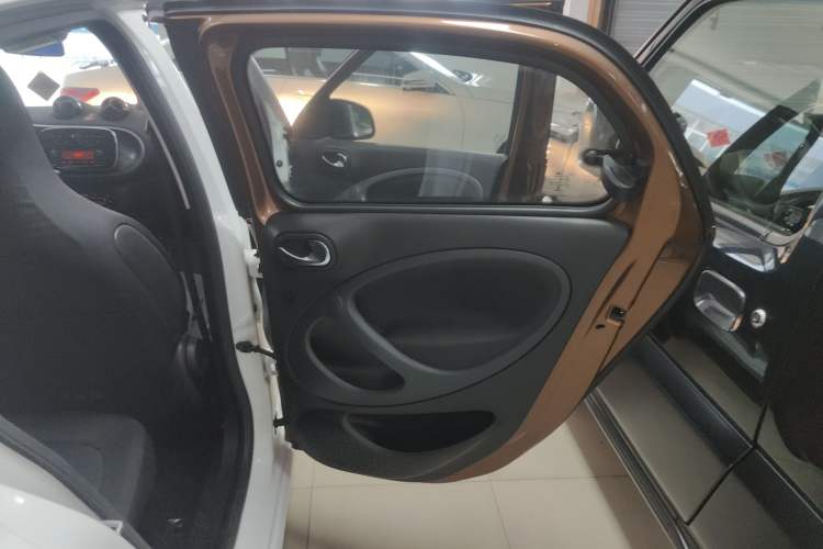 Used smart forfour 2016 1.0L 52 kW Passion Edition Right Rear Door Interior