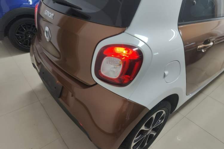 Used smart forfour 2016 1.0L 52 kW Passion Edition Right Rear Taillight