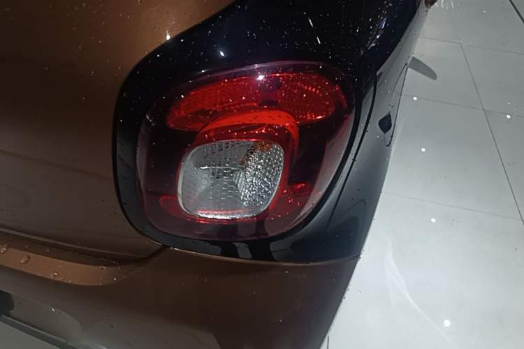 Used smart forfour 2016 1.0L 52 kW Passion Edition Right Rear Taillight