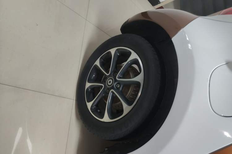 Used smart forfour 2016 1.0L 52 kW Passion Edition Right Rear Wheel Hub
