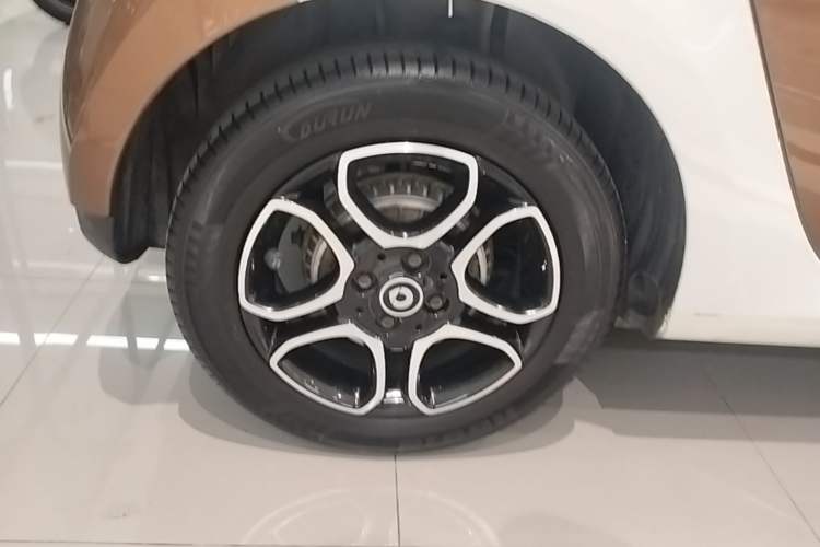 Used smart forfour 2016 0.9T 66 kW Pioneer Edition Right Rear Wheel Hub