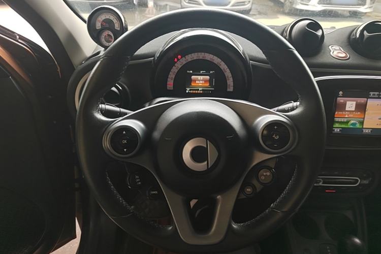 Used smart forfour 2016 0.9T 66 kW Pioneer Edition Steering Wheel