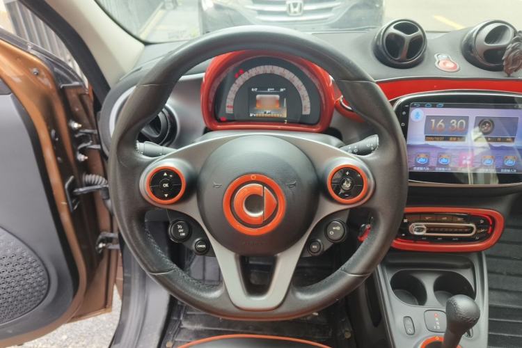 Used smart forfour 2016 1.0L 52 kW Passion Edition Steering Wheel