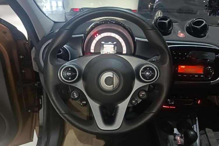 Used smart forfour 2016 1.0L 52 kW Passion Edition Steering Wheel