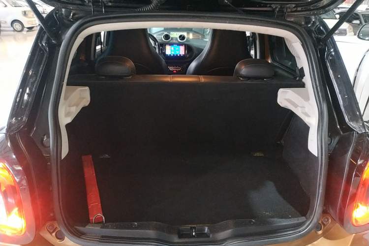 Used smart forfour 2016 1.0L 52 kW Dynamic Edition Trunk
