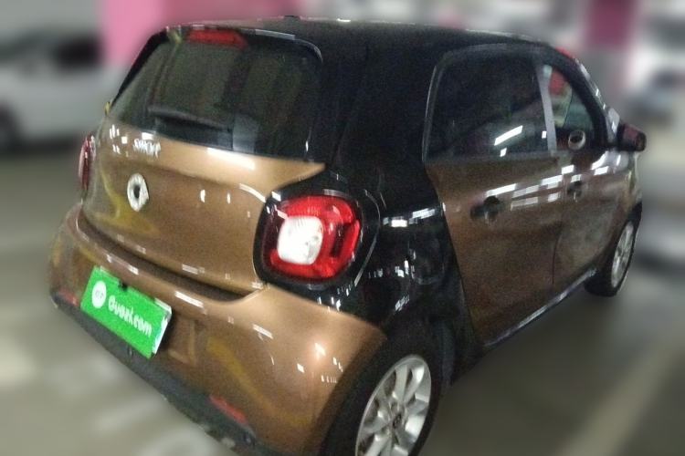 Used smart forfour 2016 1.0L 52 kW Dynamic Edition Rear Right 45 Deg