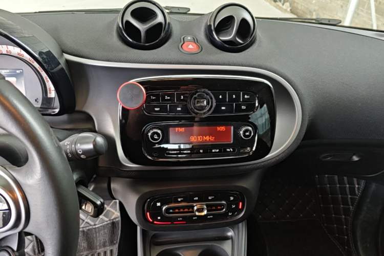 Used smart forfour 2016 1.0L 52 kW Passion Edition Audio And AC Panel