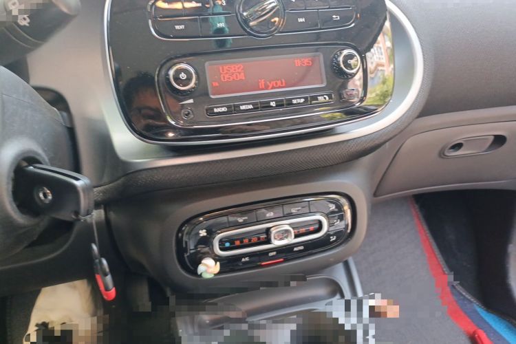 Used smart forfour 2016 1.0L 52 kW Passion Edition Audio And AC Panel