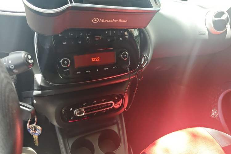 Used smart forfour 2016 1.0L 52 kW Dynamic Edition Audio And AC Panel
