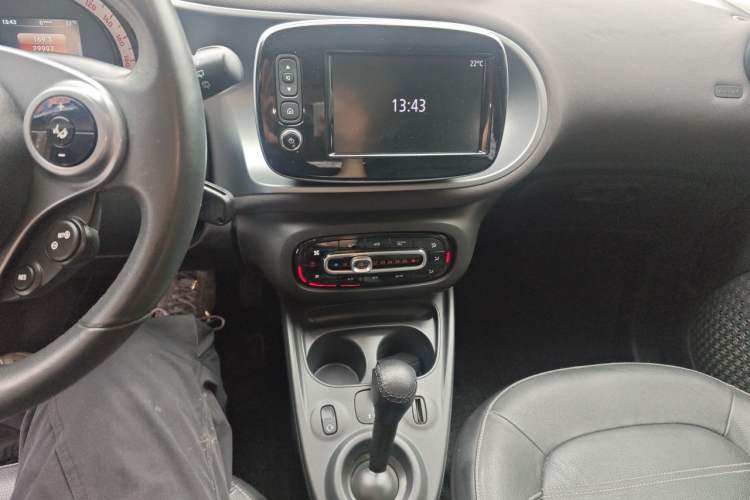 Used smart forfour 2016 0.9T 66 kW Pioneer Edition Audio And AC Panel