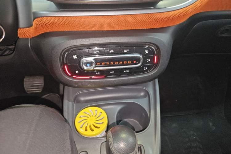 Used smart forfour 2016 1.0L 52 kW Passion Edition Audio And AC Panel