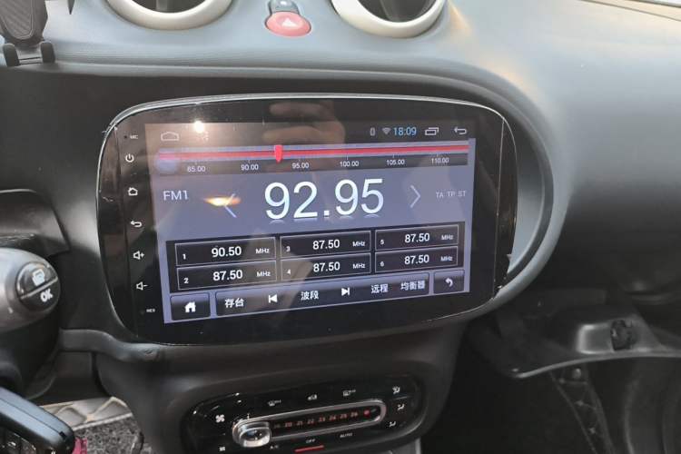 Used smart forfour 2016 1.0L 52 kW Dynamic Edition Audio And AC Panel