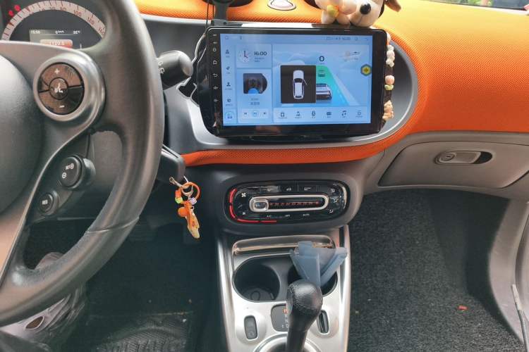 Used smart forfour 2016 1.0L 52 kW Passion Edition Audio And AC Panel