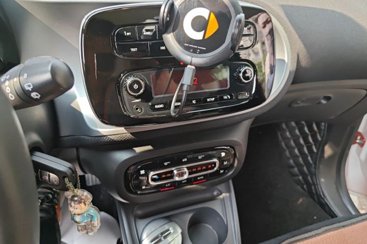 Used smart forfour 2016 1.0L 52 kW Passion Edition Audio And AC Panel