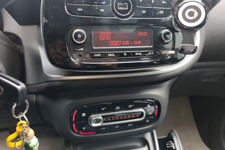 Used smart forfour 2016 1.0L 52 kW Passion Edition Audio And AC Panel