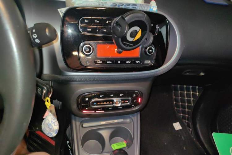 Used smart forfour 2016 1.0L 52 kW Passion Edition Audio And AC Panel