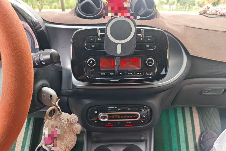Used smart forfour 2016 1.0L 52 kW Passion Edition Audio And AC Panel