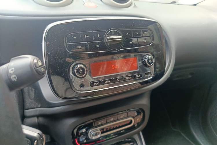 Used smart forfour 2016 1.0L 52 kW Dynamic Edition Audio And AC Panel