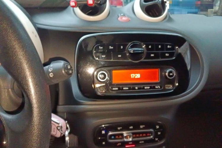 Used smart forfour 2016 1.0L 52 kW Dynamic Edition Audio And AC Panel