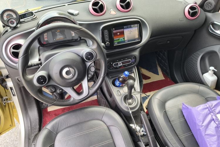 Used smart forfour 2016 0.9T 66 kW Pioneer Edition Center Console