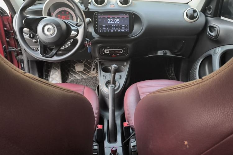 Used smart forfour 2016 1.0L 52 kW Dynamic Edition Center Console