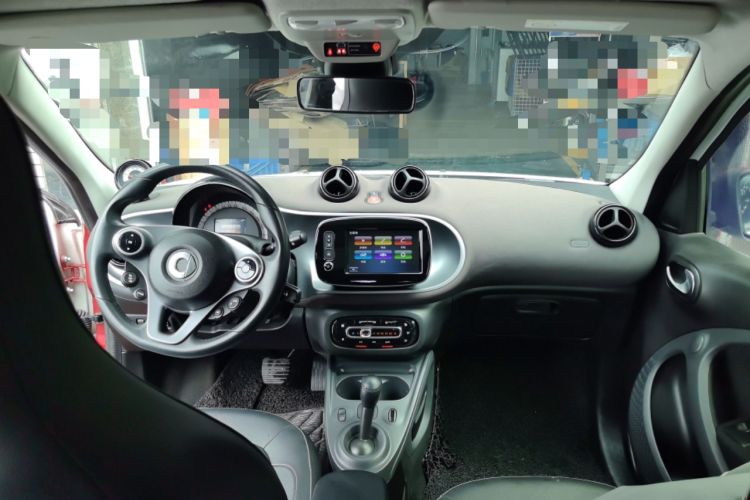Used smart forfour 2016 0.9T 66 kW Pioneer Edition Center Console