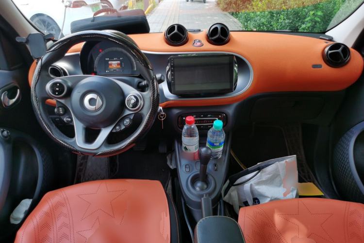 Used smart forfour 2016 1.0L 52 kW Passion Edition Center Console