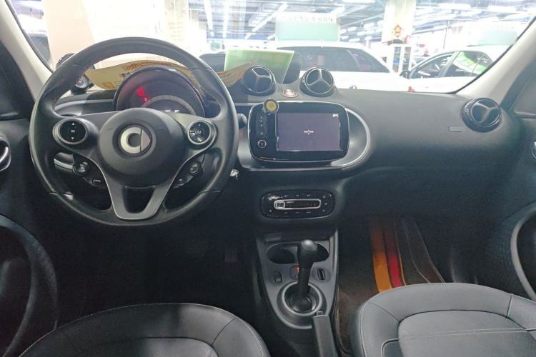 Used smart forfour 2016 0.9T 66 kW Pioneer Edition Center Console