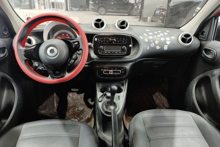 Used smart forfour 2016 1.0L 52 kW Dynamic Edition Center Console
