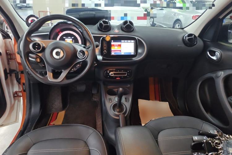 Used smart forfour 2016 0.9T 66 kW Pioneer Edition Center Console