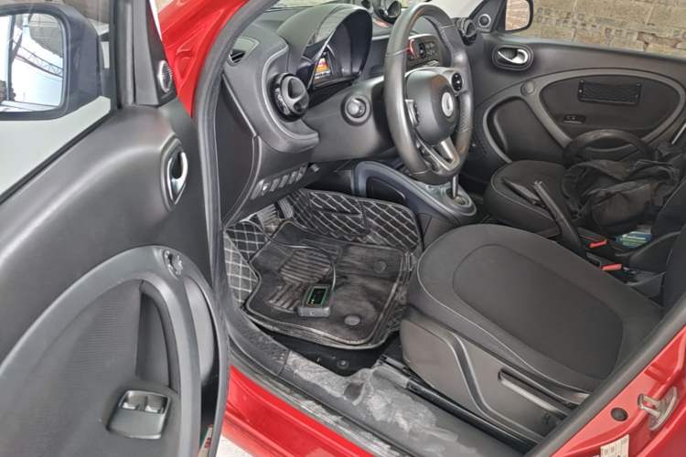 Used smart forfour 2016 1.0L 52 kW Passion Edition Driver Seat