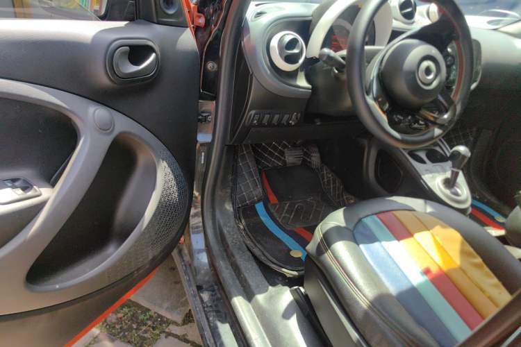 Used smart forfour 2016 1.0L 52 kW Dynamic Edition Driver Seat