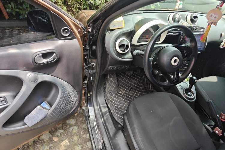 Used smart forfour 2016 1.0L 52 kW Dynamic Edition Driver Seat