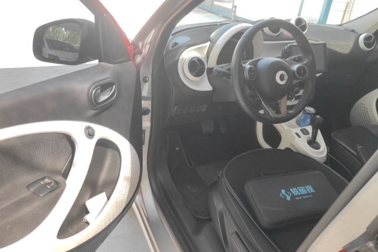 Used smart forfour 2016 1.0L 52 kW Passion Edition Driver Seat