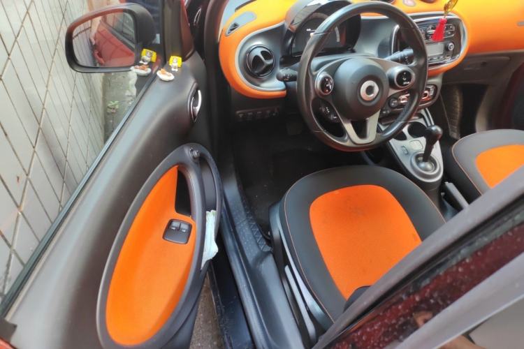 Used smart forfour 2016 1.0L 52 kW Passion Edition Driver Seat