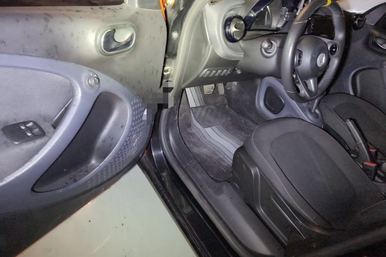 Used smart forfour 2016 1.0L 52 kW Passion Edition Driver Seat