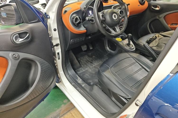Used smart forfour 2016 1.0L 52 kW Passion Edition Driver Seat