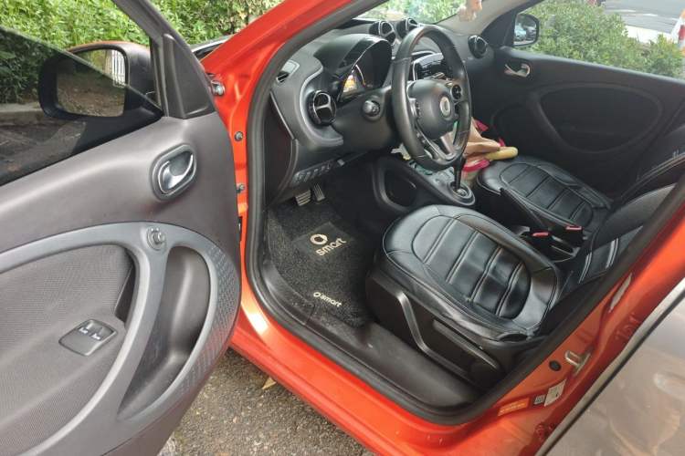 Used smart forfour 2016 1.0L 52 kW Passion Edition Driver Seat