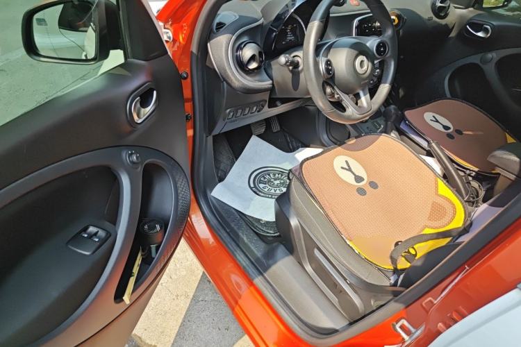Used smart forfour 2016 1.0L 52 kW Passion Edition Driver Seat