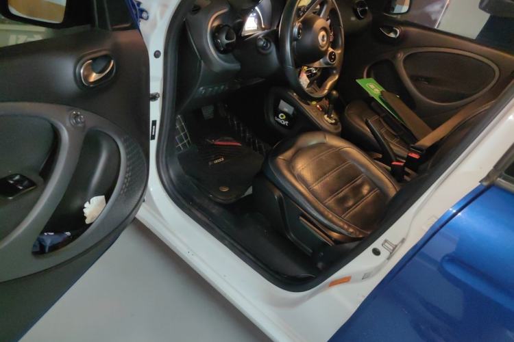 Used smart forfour 2016 1.0L 52 kW Passion Edition Driver Seat