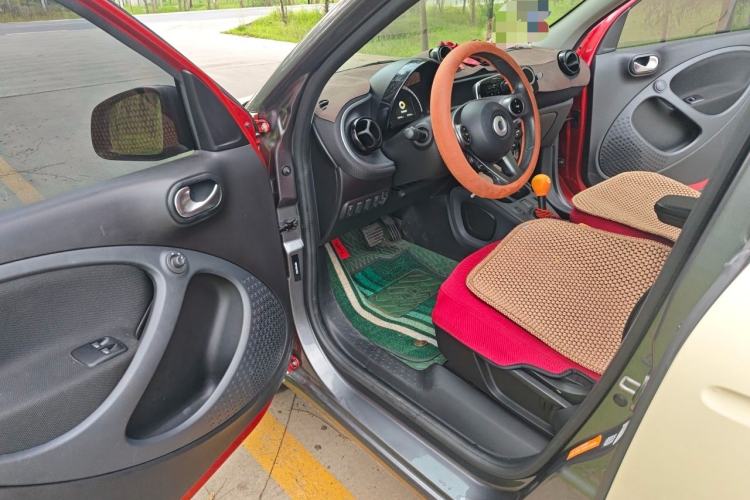 Used smart forfour 2016 1.0L 52 kW Passion Edition Driver Seat