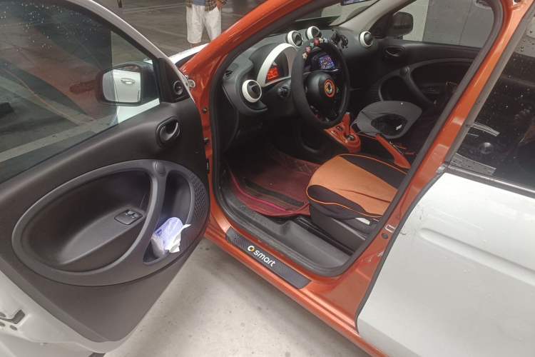 Used smart forfour 2016 1.0L 52 kW Dynamic Edition Driver Seat