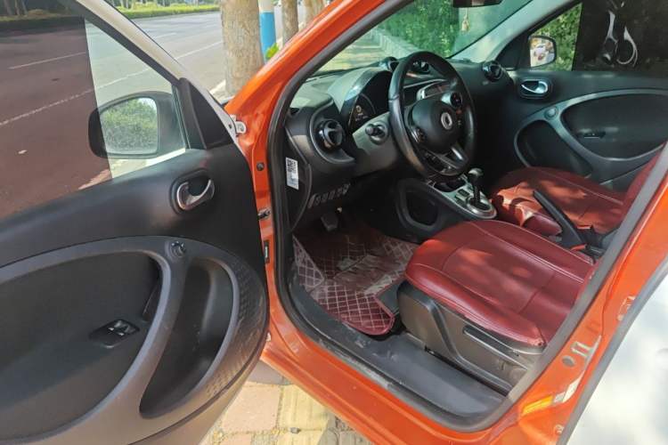 Used smart forfour 2016 1.0L 52 kW Passion Edition Driver Seat