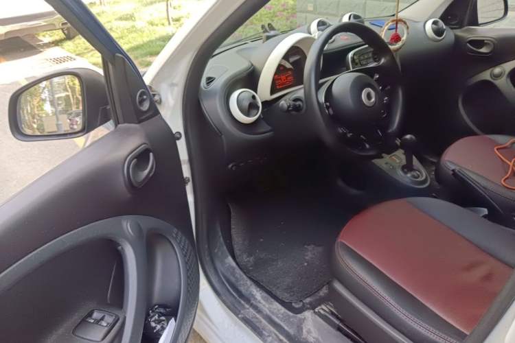 Used smart forfour 2016 1.0L 52 kW Dynamic Edition Driver Seat