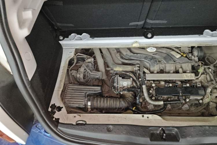 Used smart forfour 2016 1.0L 52 kW Passion Edition Engine Bay Right